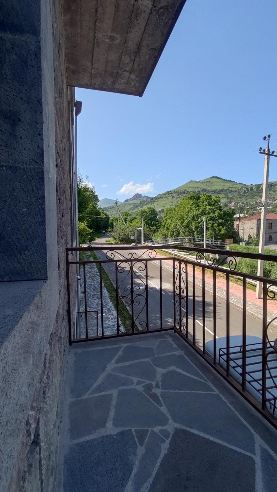 Mthnadzor Hotell Goris Exteriör bild