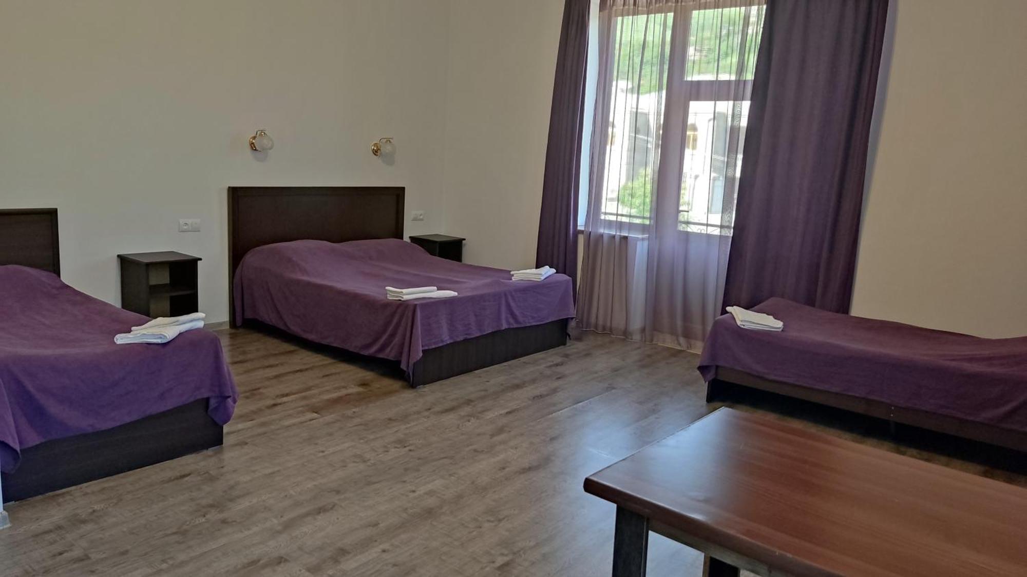 Mthnadzor Hotell Goris Exteriör bild