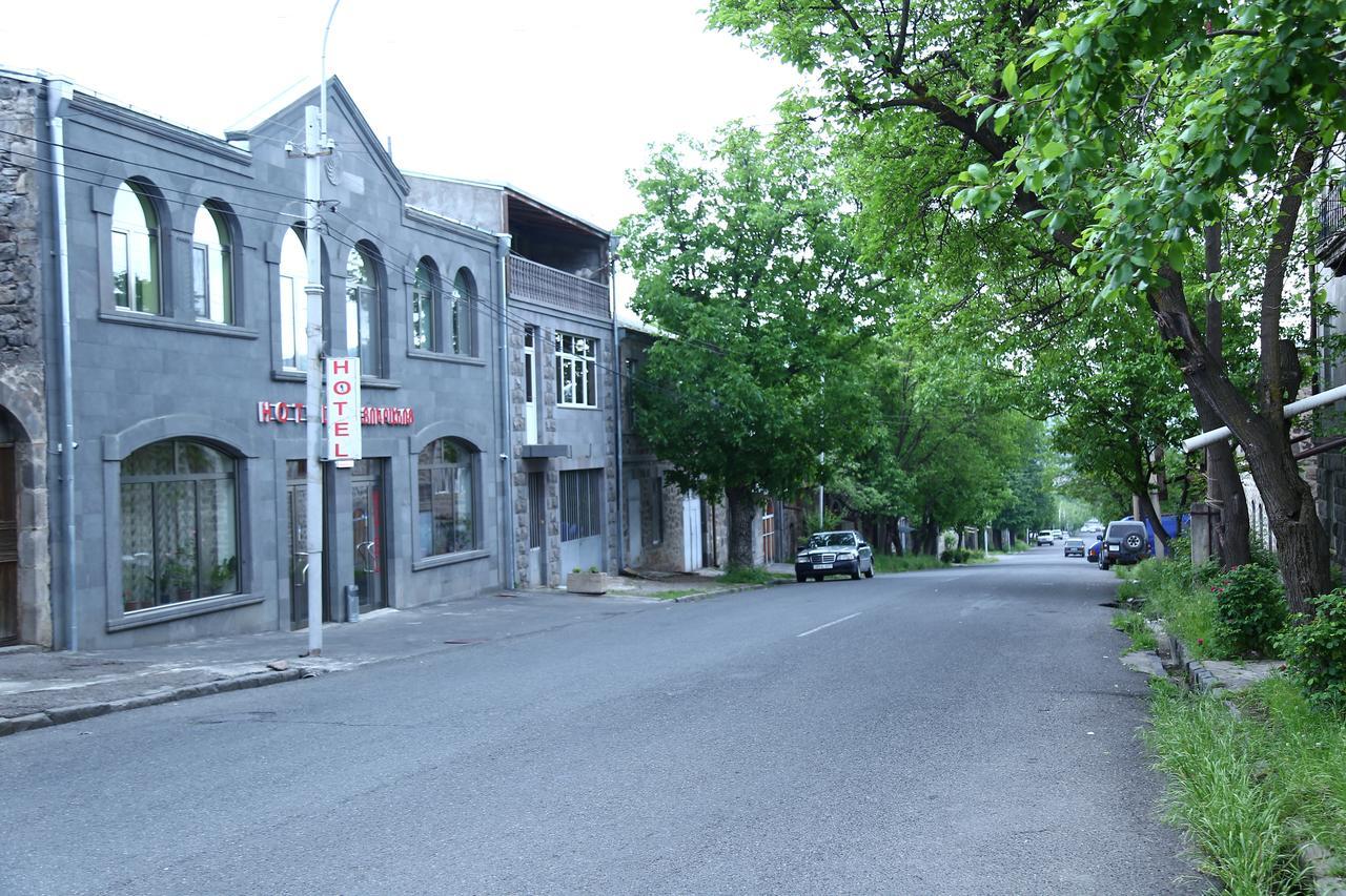 Mthnadzor Hotell Goris Exteriör bild